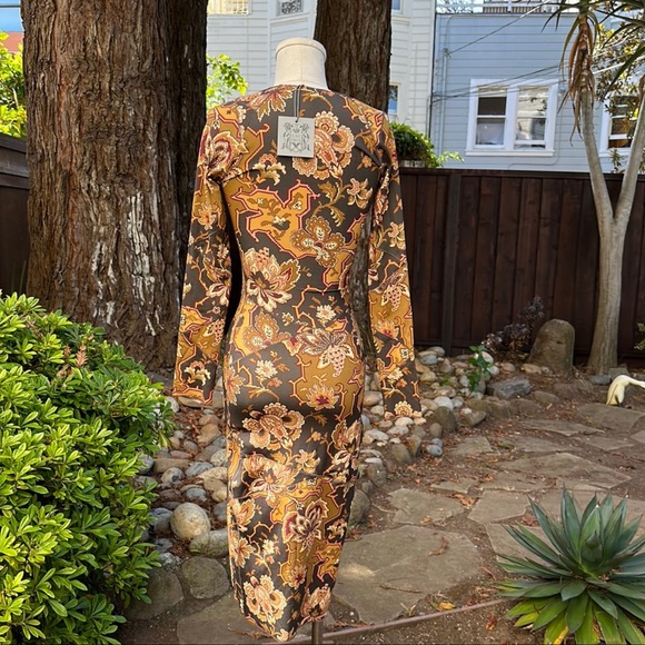 Black Iris Kittie Body-Con Tapestry Midi-Dress - Picture 3 of 6